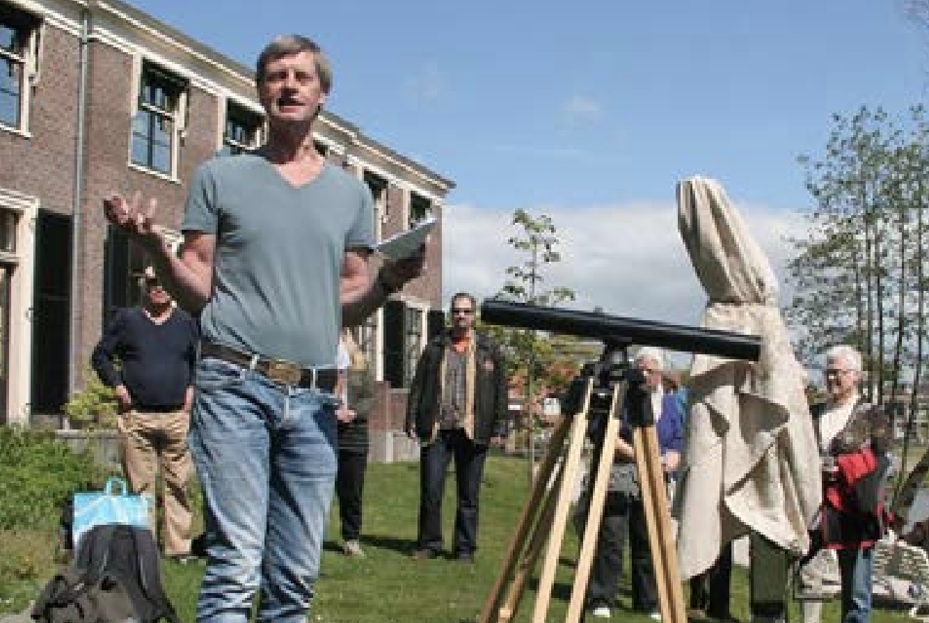 Prof. Vincent Icke opening telescope